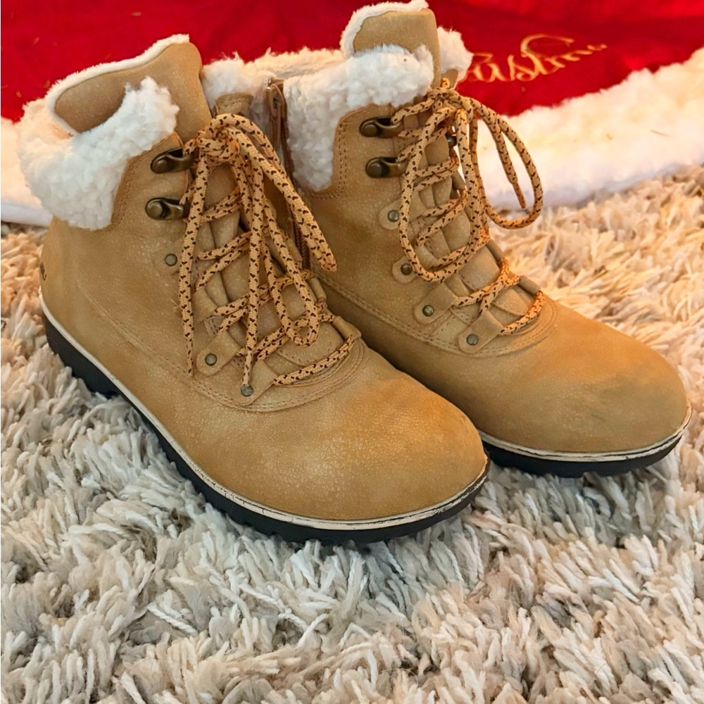 Jambu hiking boots. Light tan, sizes 8.
